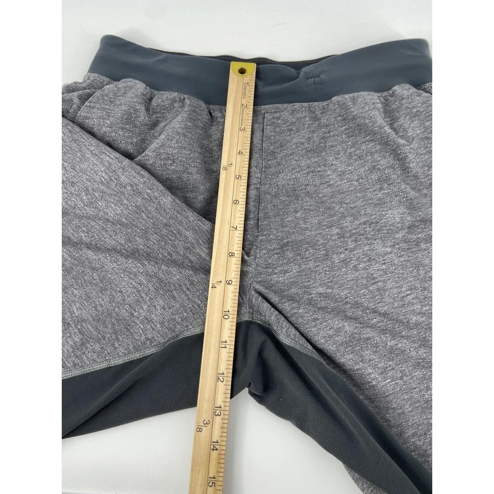 Lululemon THE‎ Shorts Mens Small Gray Athletic Knit Training Gym Running Stretch